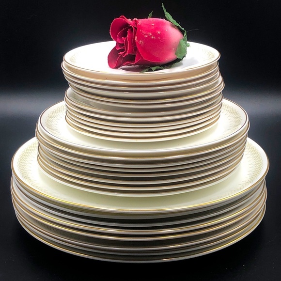 Royal Doulton Dining Pieces “Sweetheart Rose” Fine Bone China, Made in England - Picture 1 of 10